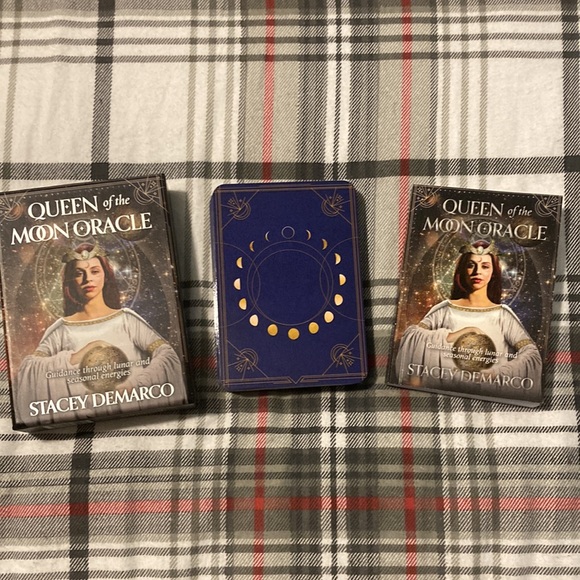 Queen of the Moon Oracle Deck by Stacey Demarco - Picture 1 of 3